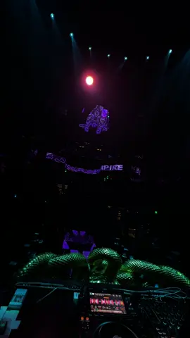 Ai làm em khóc nữa rồi. Sao em làm anh đau lòng nữa em ơi  #EMPIRECLUB #fyp #nhachaymoingay #nhactamtrang #giaitri 