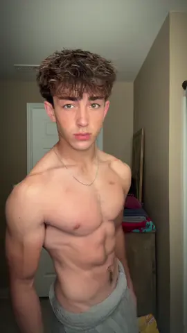 #GymTok #abs #biceps #brunette #blowthisup 