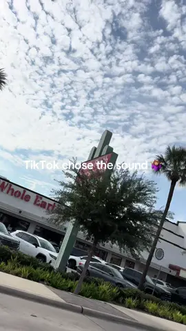 HTX giving off LA vibes apparently #htx #la #traderjoes #hispanicheritagemonth #hispanic 