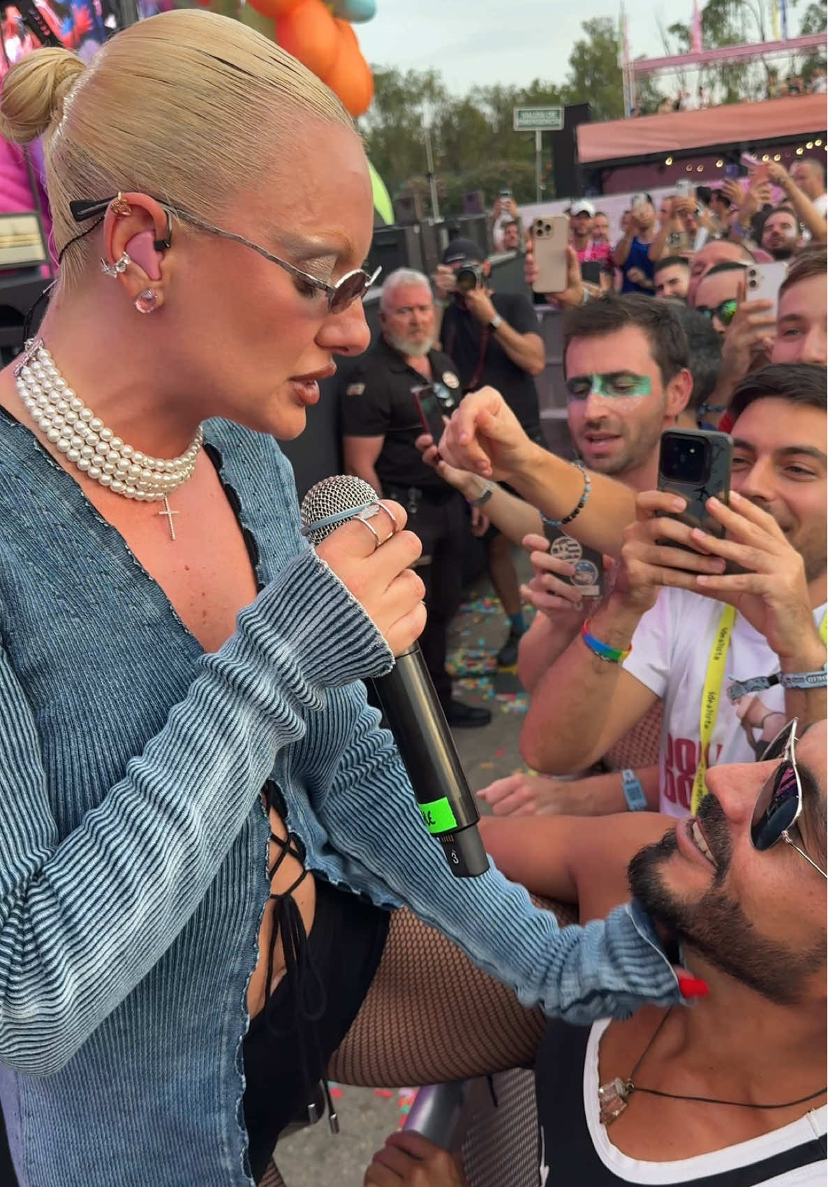 Romanian dance star @Ioana Alexandra Stan lit up Brava Madrid with her super hit Mr. Saxobeat 🎷🔥 and even kissed a lucky fan by the stage! 💋✨ @Brava Madrid  #AlexandraStan #MrSaxobeat #BravaMadrid #DanceQueen #RomanianStar     