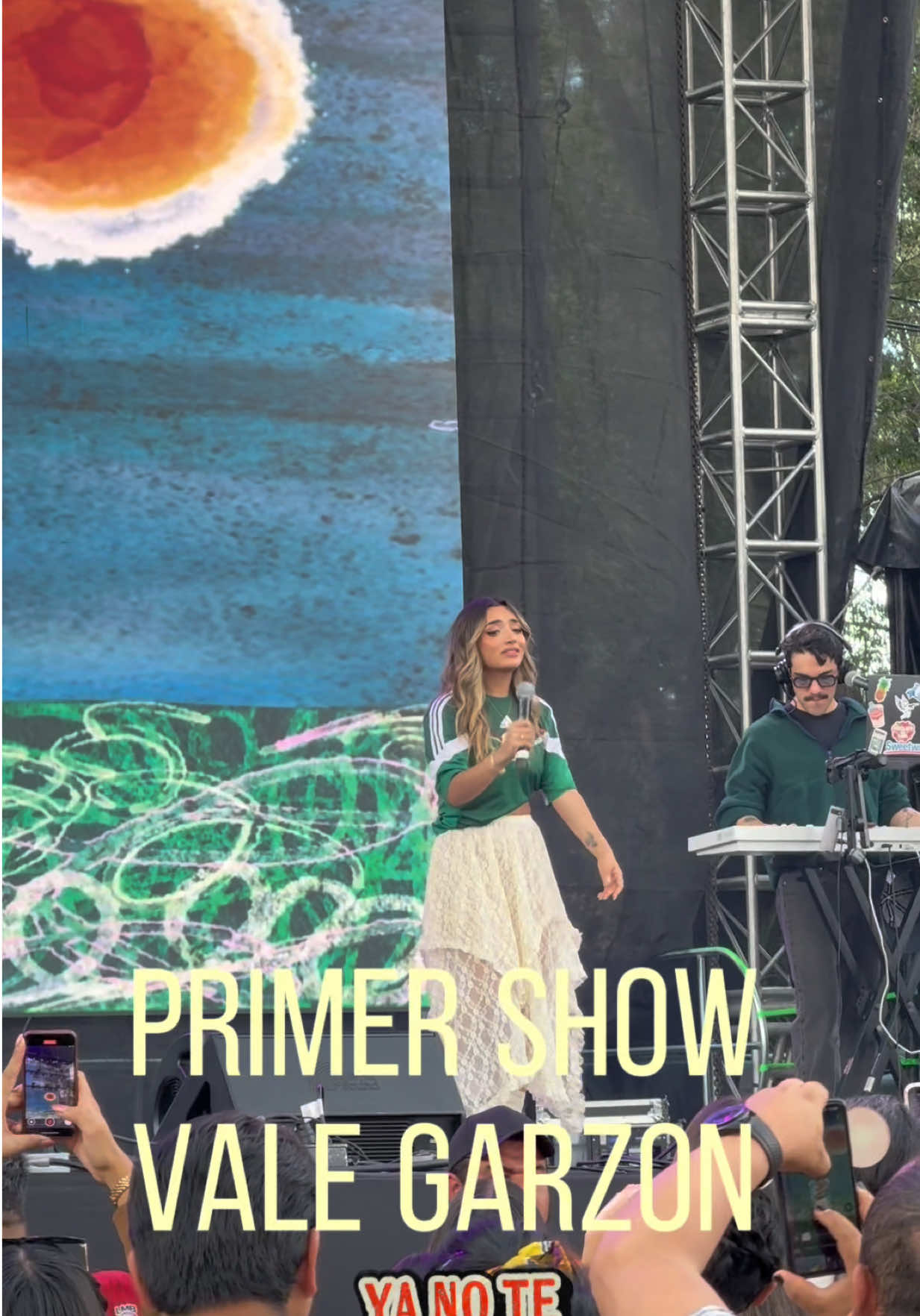 vamos al primer show de @Valentina Garzon 🤍✨ #fyp #parati #cocacolafoodfest 