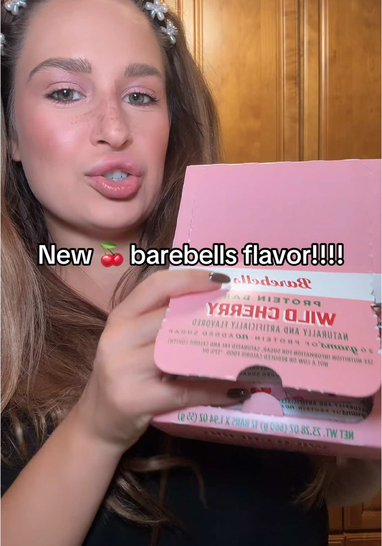 20g protein but tastes like desert?!?! 👏🤯🍒 #tiktokshopcreatorpicks #creatorpicks #spotlightfinds #backtoschool #tiktokshopsuperbrandday #backtoschooldeals #ifyouknowyouknow #ttslevelup #tiktokshopbacktoschool #creatoricons #barebell #protein #proteinbars #healthandwellness #gymgirls #barebellsproteinbar 