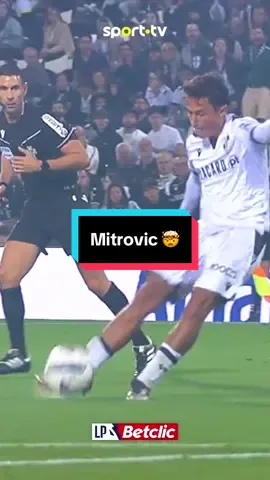 Mitrovic a empatar o Dérbi do Minho com um remate fenomenal 🤯 #LigaPortugal #TikTokDesporto #vitoriasc #mitrovic #footballtiktok 