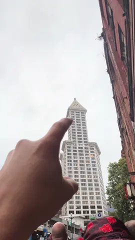 Public ASMR around Seattle I forgot who I saw do this first but credit to them!! ☺️🤩 #asmrsounds #pioneersquareseattle #sounds #ypryesli #fypage 