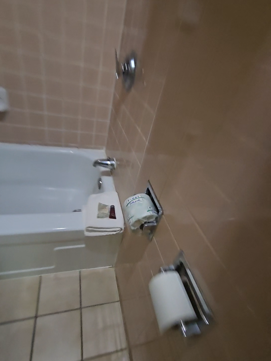 TOPSHELF TV 🚻 70 dolla room Roadway INN  brookville Pennsylvania  #topshelf #topshelftv #toiletpressure #pumpit 