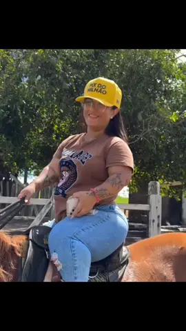 Pililiu se declara pra Anãnzinha e diz que está apaixonado e que quer se casar com ela  #pililiu #anão #namorada #apaixonado #milena 