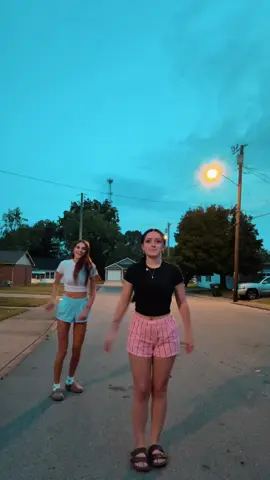 god forbid some white girls catch a vibe #foryou #dance @averyy 