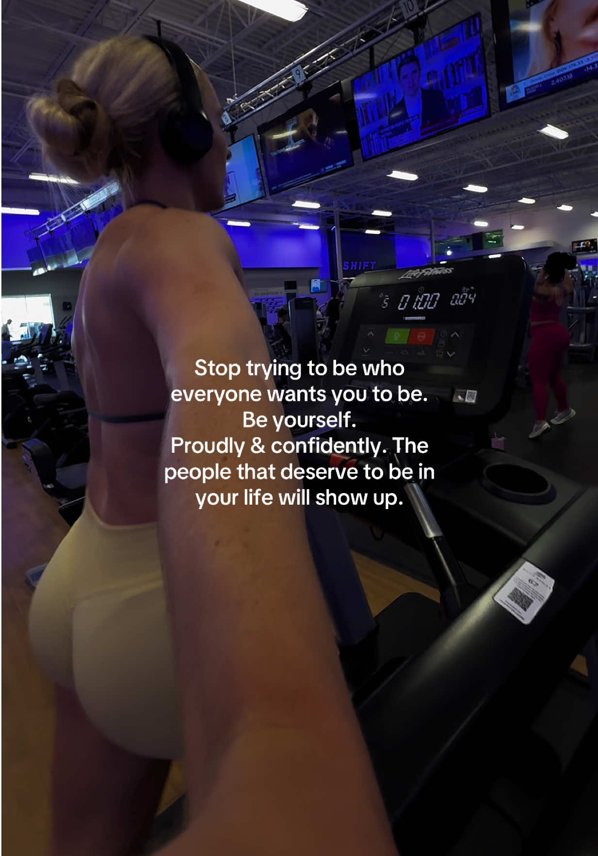 we don’t chase we attract 😌 #gym #motivation 
