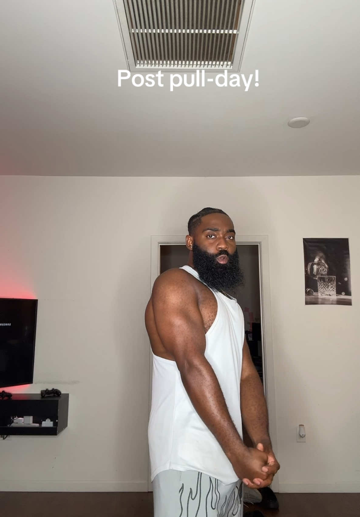 Post pull-day!!! #beardpapi #beardedmen #6ftbearded #gym 