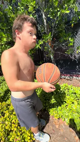 😎🏀🔥 #fyp #basketball #sports #athlete #downsyndrome 