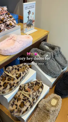 my new go-to fall shoe 🧸 @HeyDude  #heydudes #heydudeshoes #heydudeslippers #fallshoes #fallfashion 