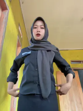 pake baju adekkk#masukberandafyp #fyp #outfit 