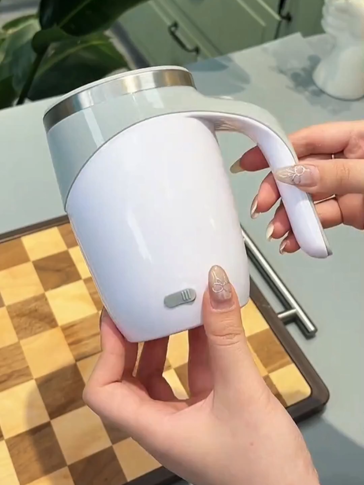A melhor caneca magnética misturador ☺️ #canecamagnetica #caneca  #mixer #cafe #achocolatado 