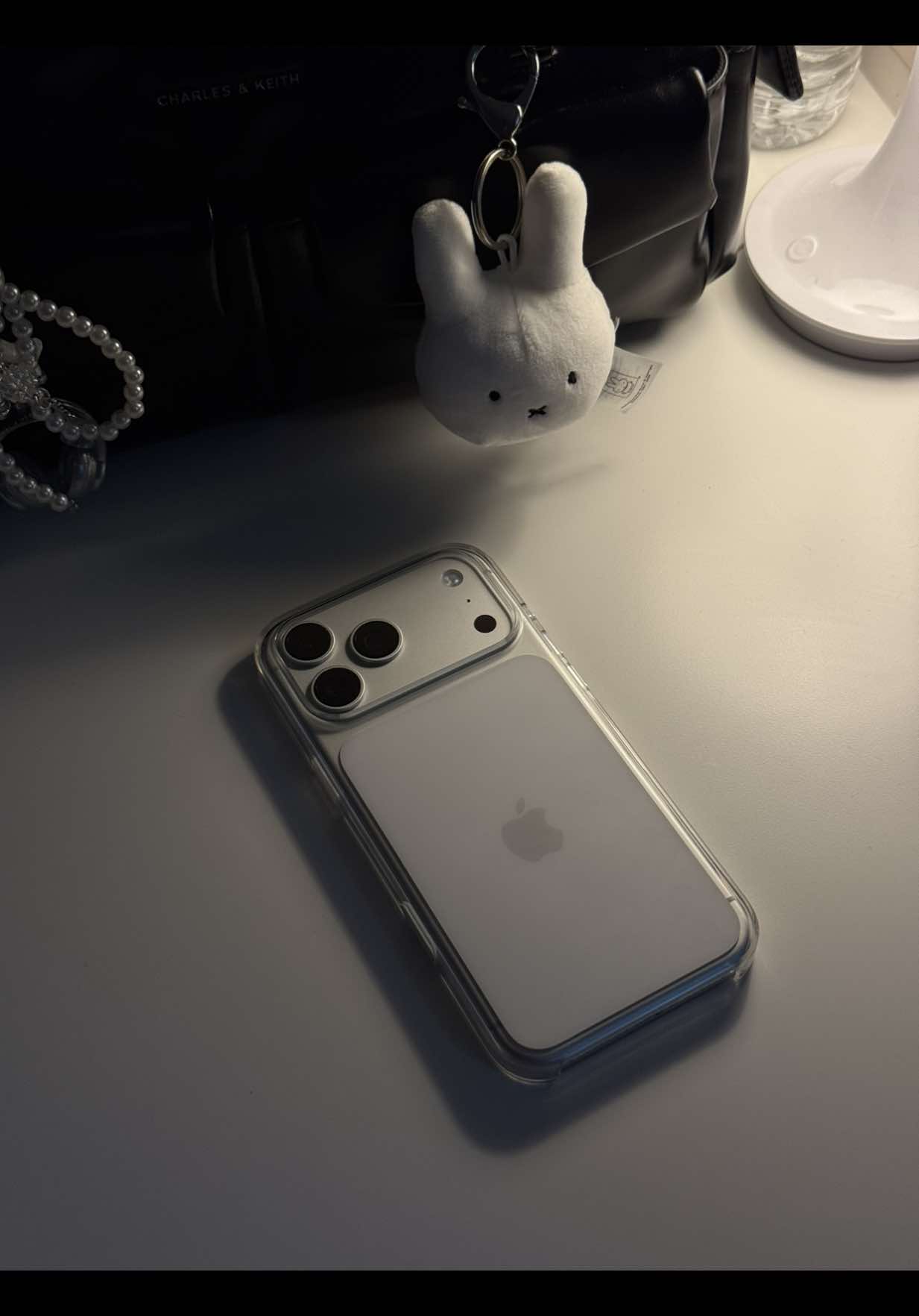 unboxing iphone 17 pro max, she is so stunning! 🤍 @apple #iphone #unboxing #apple #17promax #iphoneunboxing 