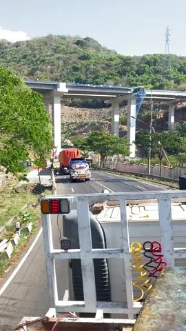 Jangan tanya berapa gaji ku , Cobalah tanya jam berapa aku mulai kerja dan jam berapa aku tidur untuk melepas lelah .... #Grogol_Sarana_Transjaya #multyaxleindonesia  #volvotrucks  #railway  #paiton_probolinggo 