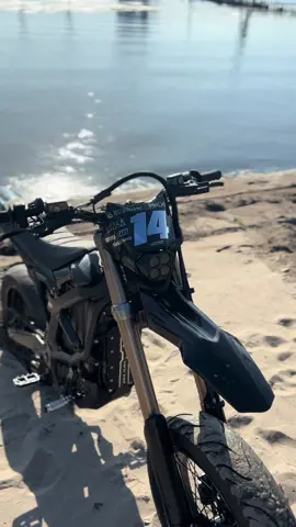 Repost last one had bad graphics #fyp #surron #surronultrabee #dontflop #goviral 