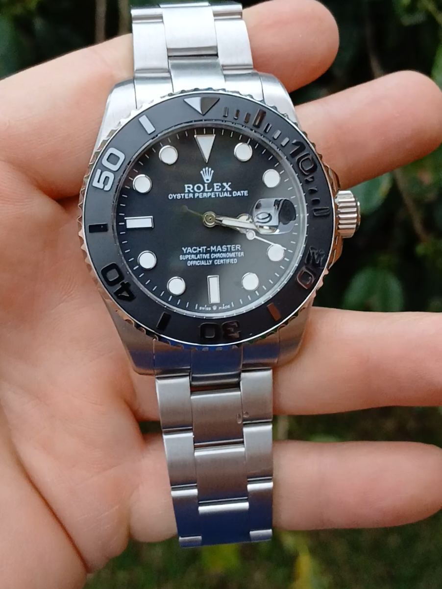 Rolex Yachtmaster Nueva Generación con caja grande de 42mm, bisel cerámico negro, caratula negra con fechador, caja y pulsera de acero inoxidable. 😍 #guatemala #rolex #yachtmaster #yachtmaster42 #rolexyacht42