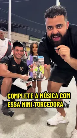 Complete a Música com essa mini torcedora do Fogão!🎶🖤 #Botafogo #completeamusica #futebol #XandiBarros #Brasileirão 