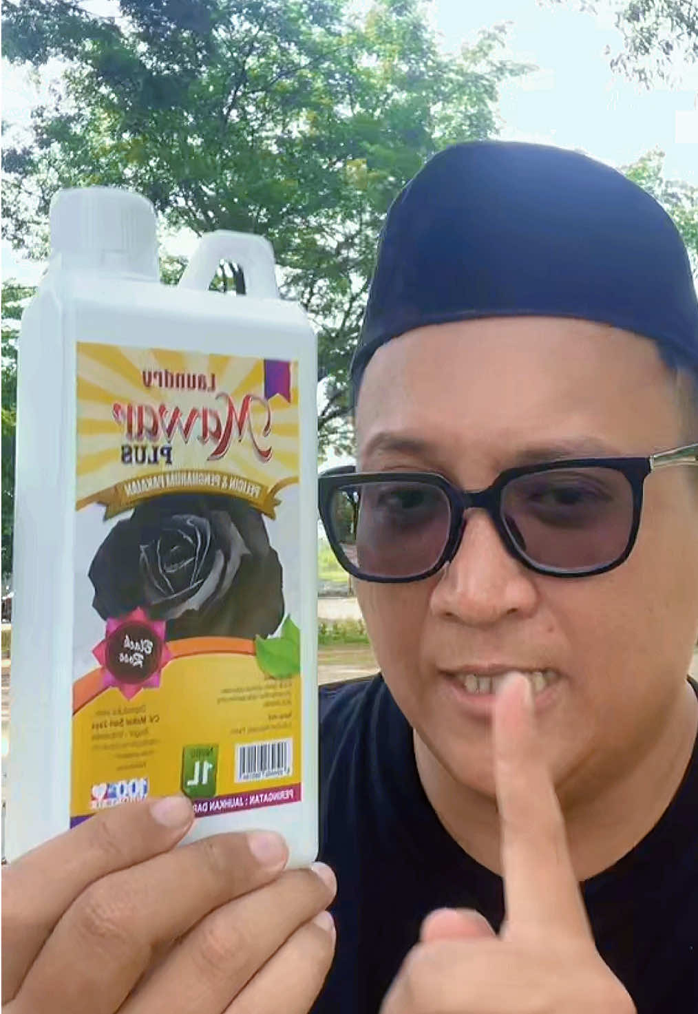 Disangka ngelaundry di laundry terkenal padahal cuma pakai pelicin dan pewangi pakaian mawar plus #modalkontendoang #mawarplus #pelicinpewangipakaian #parfumlaundry 