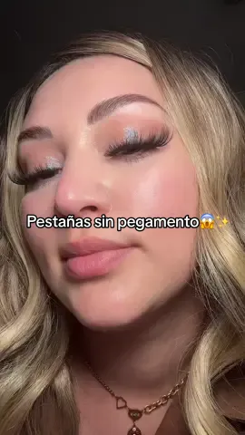 Me puse estas pestañas en segundos ✨ y sin usar pegamento 👀 Son súper fáciles y cómodas 💖 #pestañas #makeuphacks #lashtrend #tiktokmademebuyit #lashlover @Cofierlashes_ 