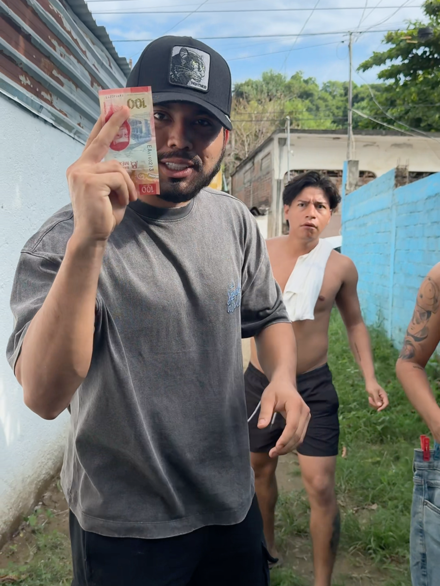 Tutorial de como convivir con tus compas con $100 #humor #amigos #pakoyaso @wilsonalcaraz @luisalcaraz._