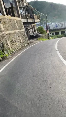 Cuma dipinggir jalan aja Dieng Viewnya sebagus ini 🌄✨🥰 #dieng #sunrise #negeridiatasawan #wonosobo #fyp 