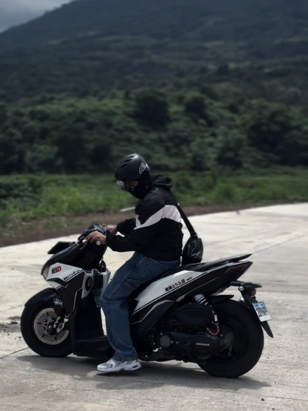 nakasalpak na at konting abubot.  ngayon lang nakapag montage ulitt HAHA  #wheeldop  #icphpampangazone #clickv3 #initiald #zxycba 