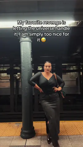 ☺️ #nycsubway #curvyoutfits  #outfitinspo #midsize #grwm 