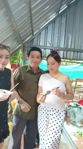 ចាហួយហើយនិងសង់ខ្យា។