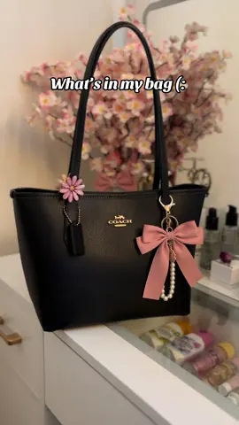My everyday carry 🖤🎀  #coach #smallcitytote #fyp #whatsinmybag #shoulderbag 