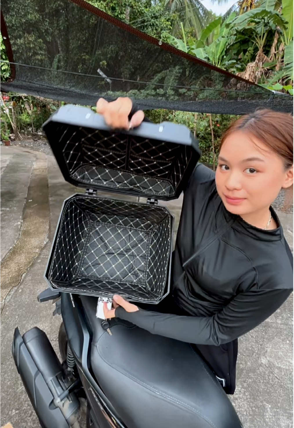 Unboxing this 45L motorcycle Topbox ❤️ . . . . . . . . . . . . . #boxtop, #45L, #toptips, #digitaltrends, #foryou