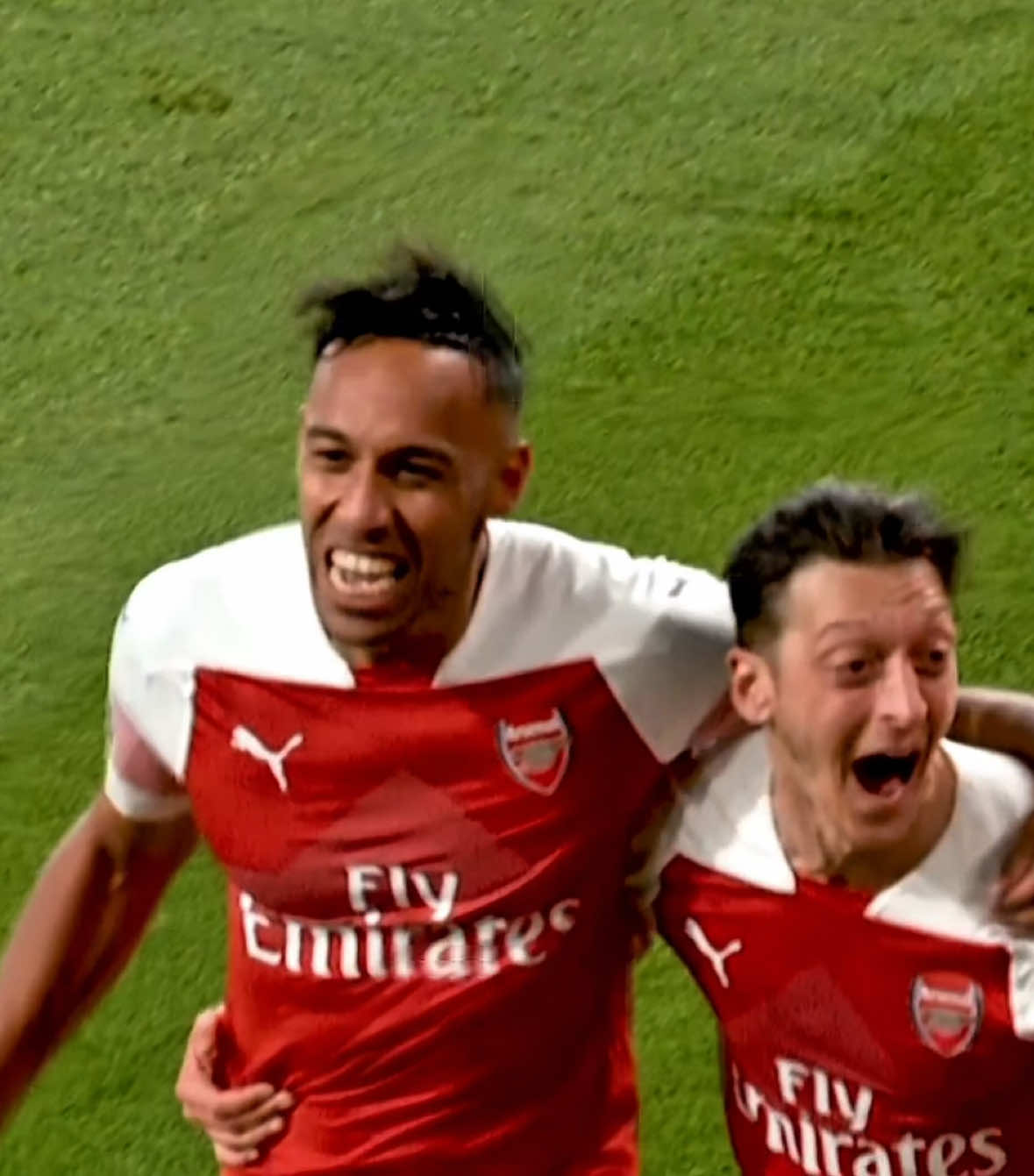 Ravinha had stated that he was better than Ozil, what do you think? #ozil #footballtiktok #edit #fyp 