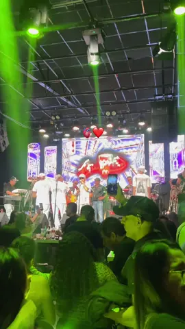 No hay otra cosa más linda que tus ojos… ❤️🎶// @orquestabarriofino #paratii #salsaparadedicar #barriofinoorquesta #videoviral 