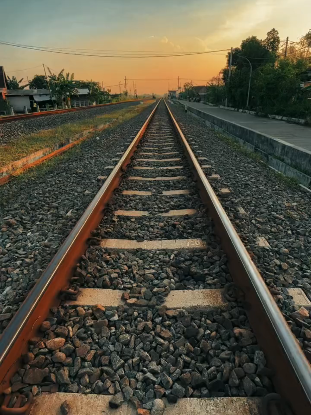 Minggu kalian kemana teman²🤔 Mingguku nunggu kereta lewat aja😂😂#108060fps #aesthetic #cinematic #hd