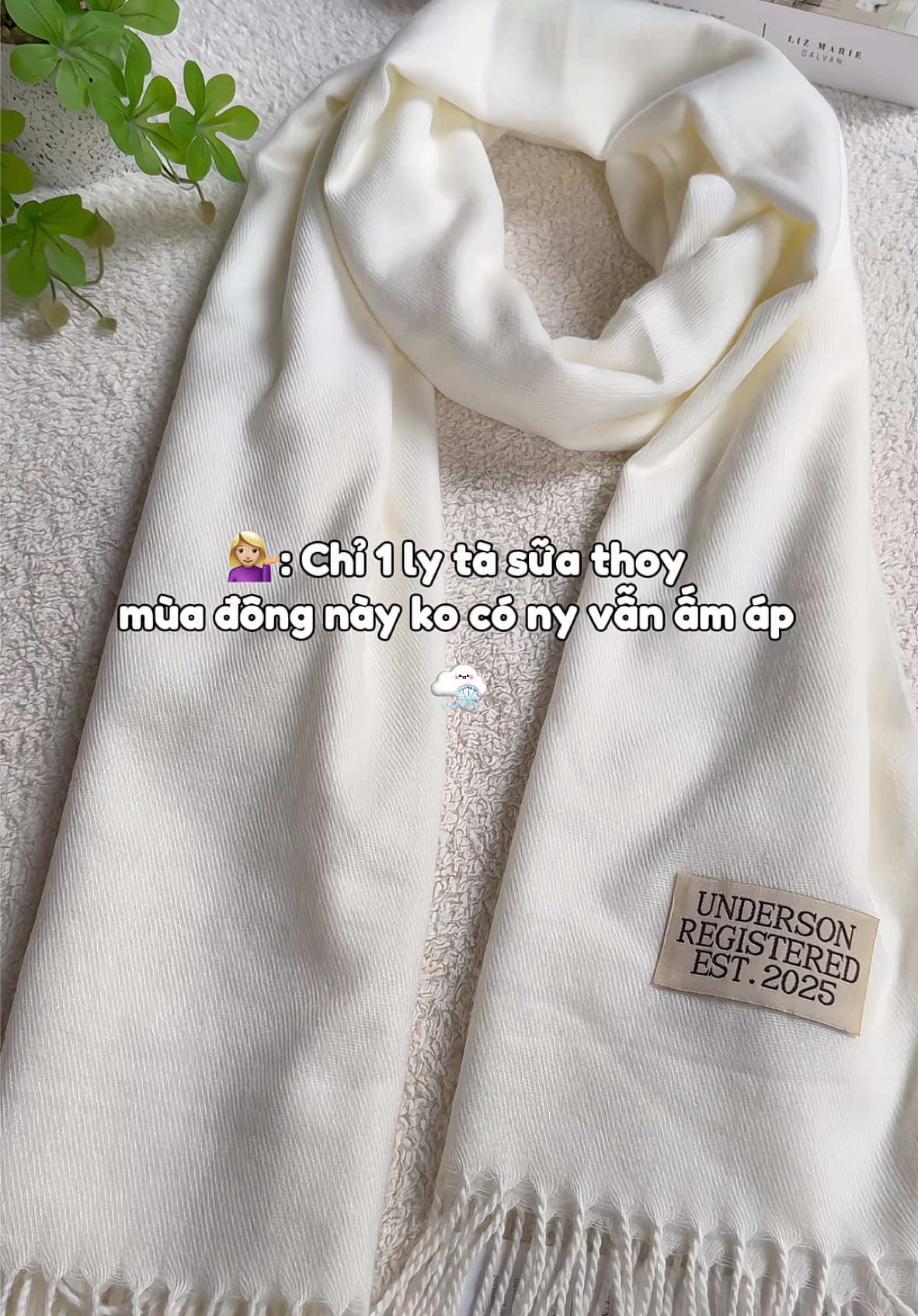 Trả lời @Ly Giày Người iu không có nhưng nhất định phải có 1 chiếc khăn quàng đẹp trong tủ đồ #khanquangcomuadong #khanchoangquocdan #khanchoangmuadong #khanquangcoqo @phukienqo