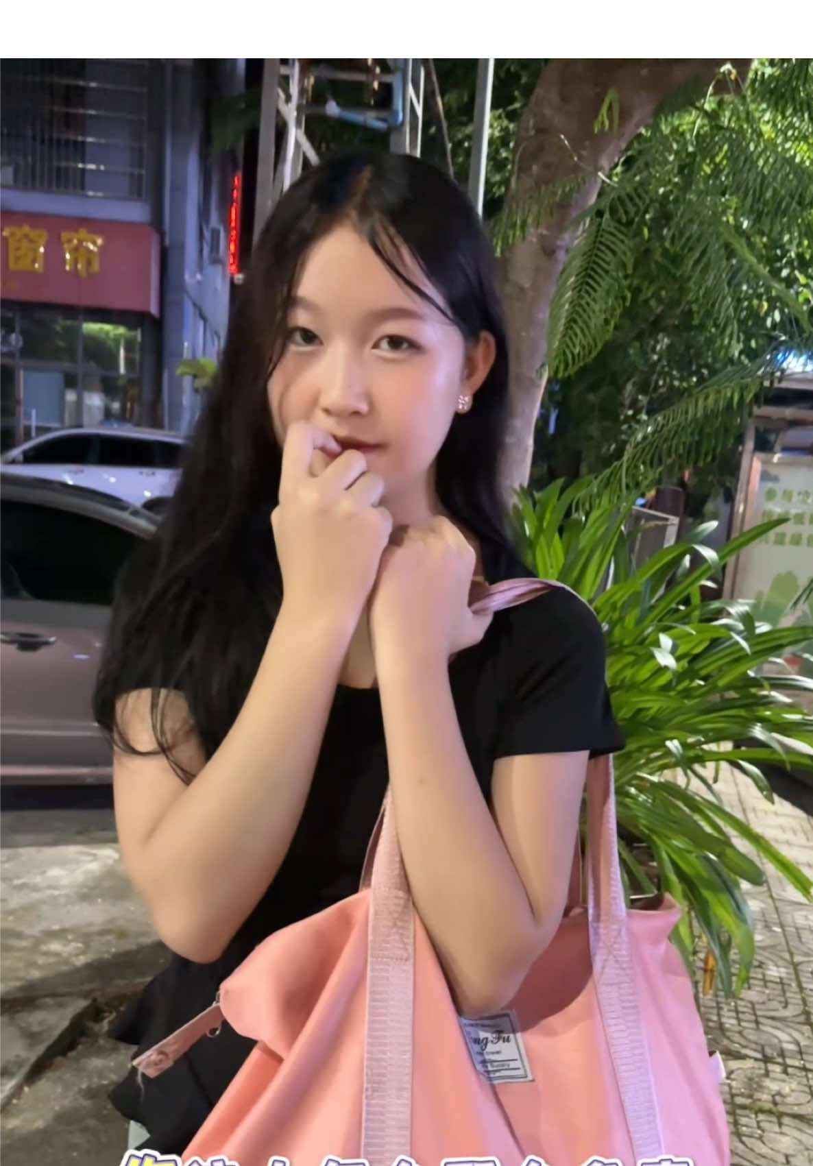 老挝女孩在中国街头遇到一个喝醉酒的男人#tiktok #foryourpage #china #laos🇱🇦 #dancer 