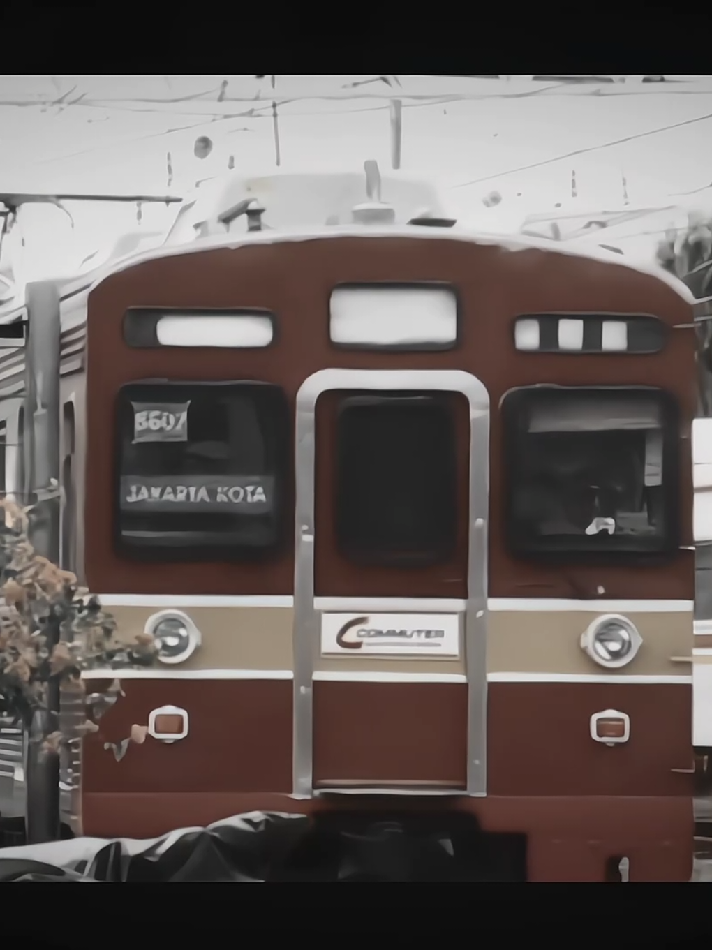 Akhir dari perjalanan, awal dari kenangan. #kai121 #keretaapiindonesia #krlcommuterline #tokyu8500 #fyp 