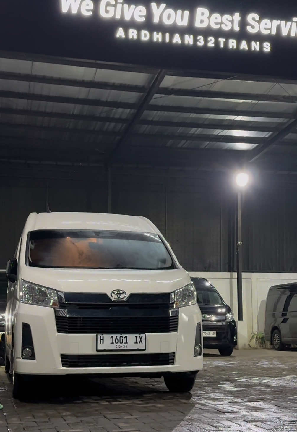 penutup september🤩 @Papa • Tiri @driver muda @ᑎᗪᑌᑭ @EM @Bimahusni95  #sewahiacesemarang #sewaelfsemarang #sewahiace 