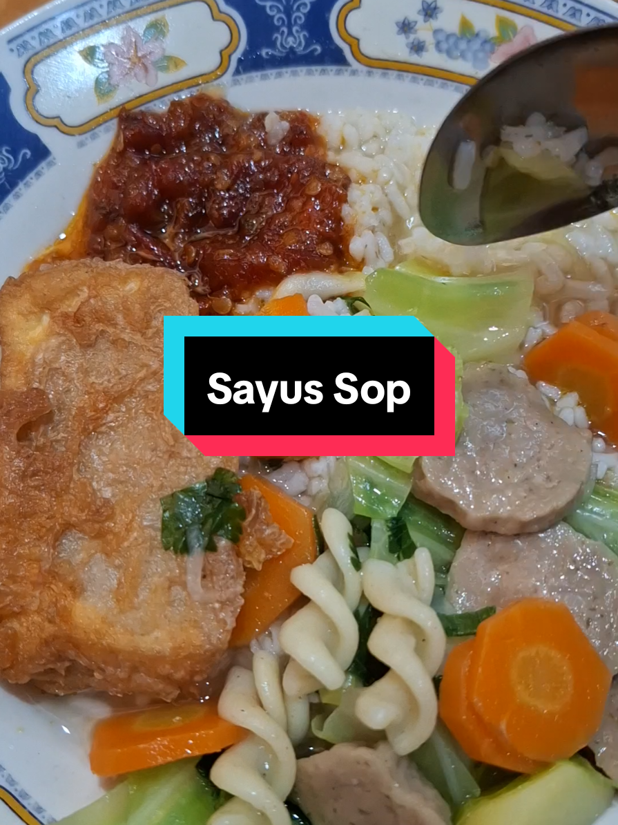 Fibes hari minggu habis bersih2 rumah dan makan sayur sop syeger e🤤 #sayursop #sopbakso #tahubakso #sambeltrasi 