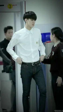 Oh Se-hun (오세훈) - aka Năm nổ                          - Người đàn ông đi nvqs lâu nhất kpop- Sinh ngày 12-04-1994.Anh là thành viên nhỏ tuổi nhất của nhóm nhạc Hàn Quốc EXO,ngoài ra anh còn một nam ca sĩ, nhạc sỹ, diễn viên, người mẫu và doanh nhân người Hàn Quốc   Ông trùm bất động sản kpop,với chiều cao nổi bật,gương mặt sắc nét anh đã chinh phục được hàng triệu trái tim khi mới debut.Anh còn gây ấn tượng mạnh bởi ngoại hình mang nét rất “thiếu gia giới thượng lưu” - là đại sứ của các thương hiệu nổi tiếng như Dior,Louis Vuitton,…  #ohsehun #sehun #exo #xh #fyp 