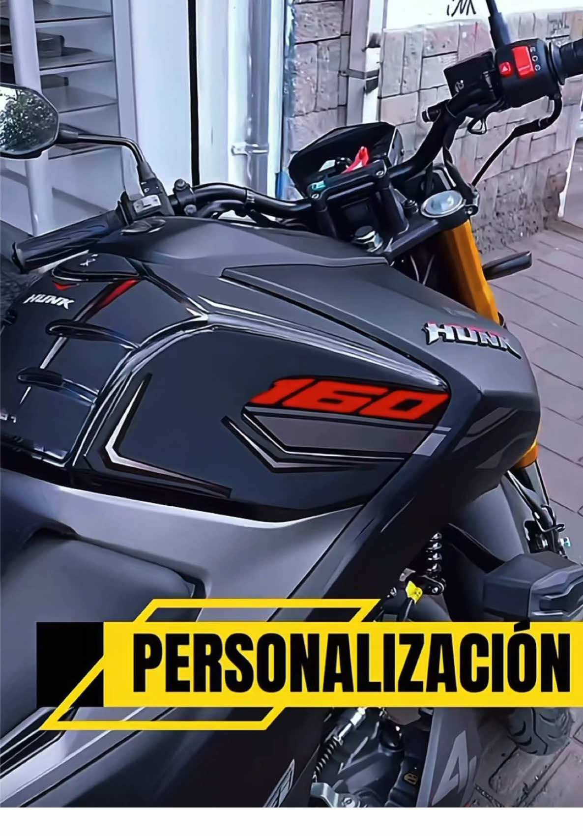 ✨🏍 Tu moto no tiene que ser una más en la calle… ¡tiene que ser LA que roba todas las miradas! 🔥 Para más información nos pueden escribir al  📱321 7322061 #bikers #personalizacion #vinilosdecorativos #diseñodemoto #bikelife  