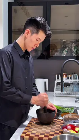 在云南嘛管他有事无事先逮只鸡吃了再说