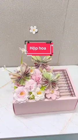 Hộp hoa mix bướm theo yêu cầu cho khách yêuu 💚💕 #xuhuong #viral #quatangsinhnhat #hoatiensaigon 