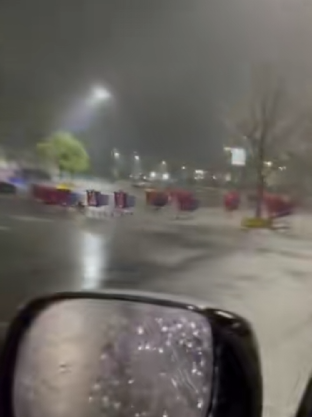 invasión de carritos en medio de la tormenta #fyp #buenosaires #tormenta 