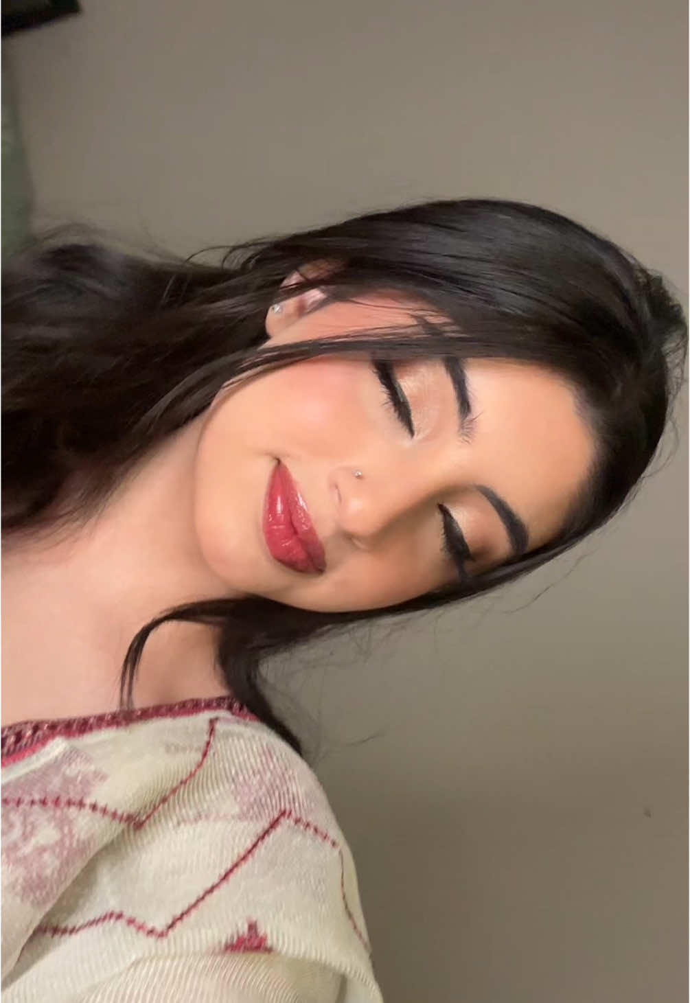 Which look should I do next ? 🤍❤️ #GRWM #fyp #makeup #foryoupage #beauty  @Kul@Kulfi BeautylourPop Cosmetics @Tower 28 Beauty @milkmakeup @Estée Lauder @Maybelline NY 