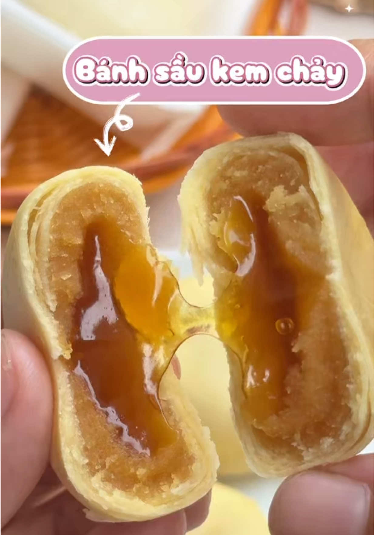 Tín đồ của sầu riêng nên thử nha mấy bà , siêu ngon luôn #cotrangreivew1 #ancungtiktok #banhsaukemchay #banhtrungchay #anvat 