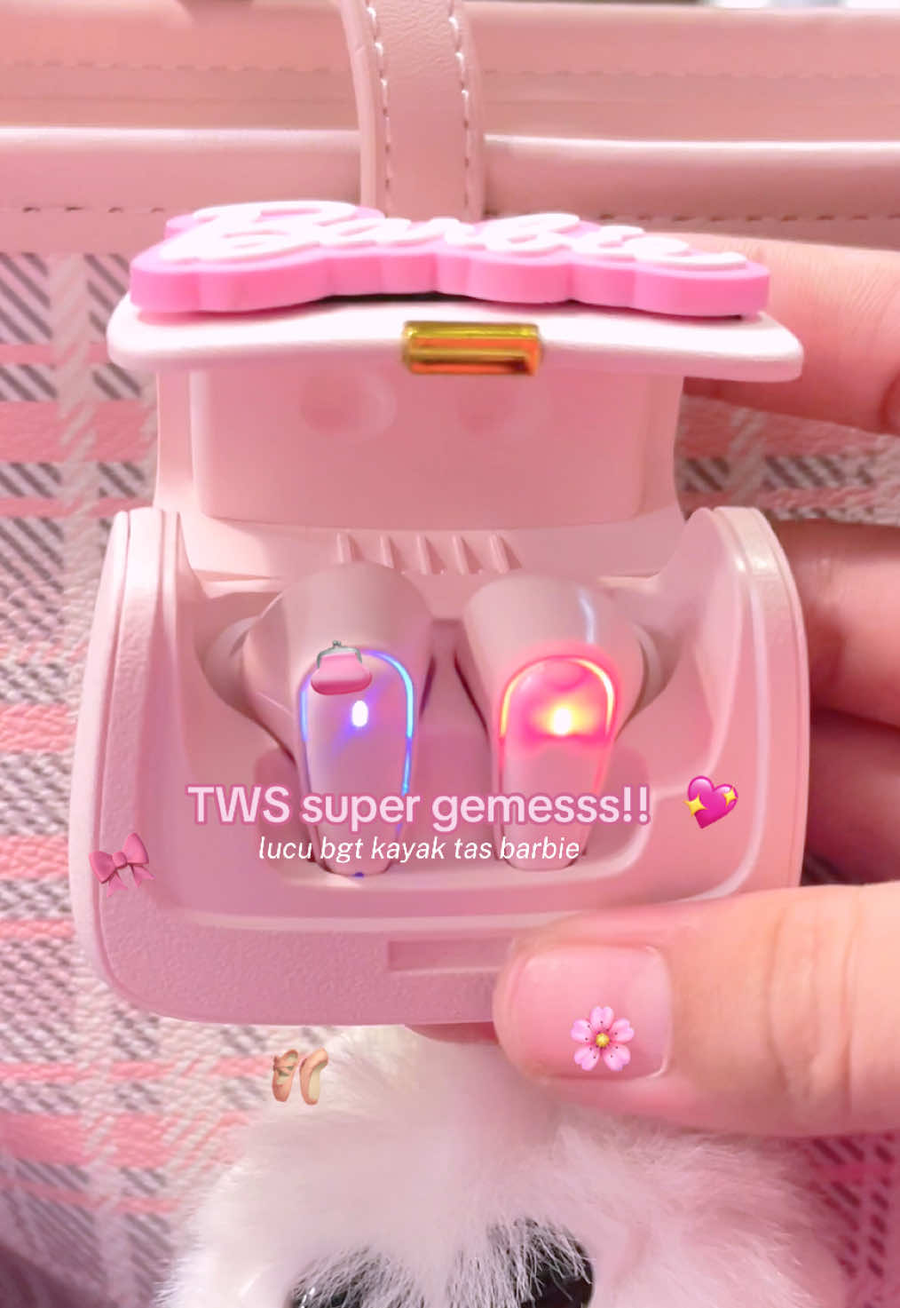 lucuu bangett💖😍👀 #twsbluetooth #earphones #headset #twsmurah #pink #twspink 