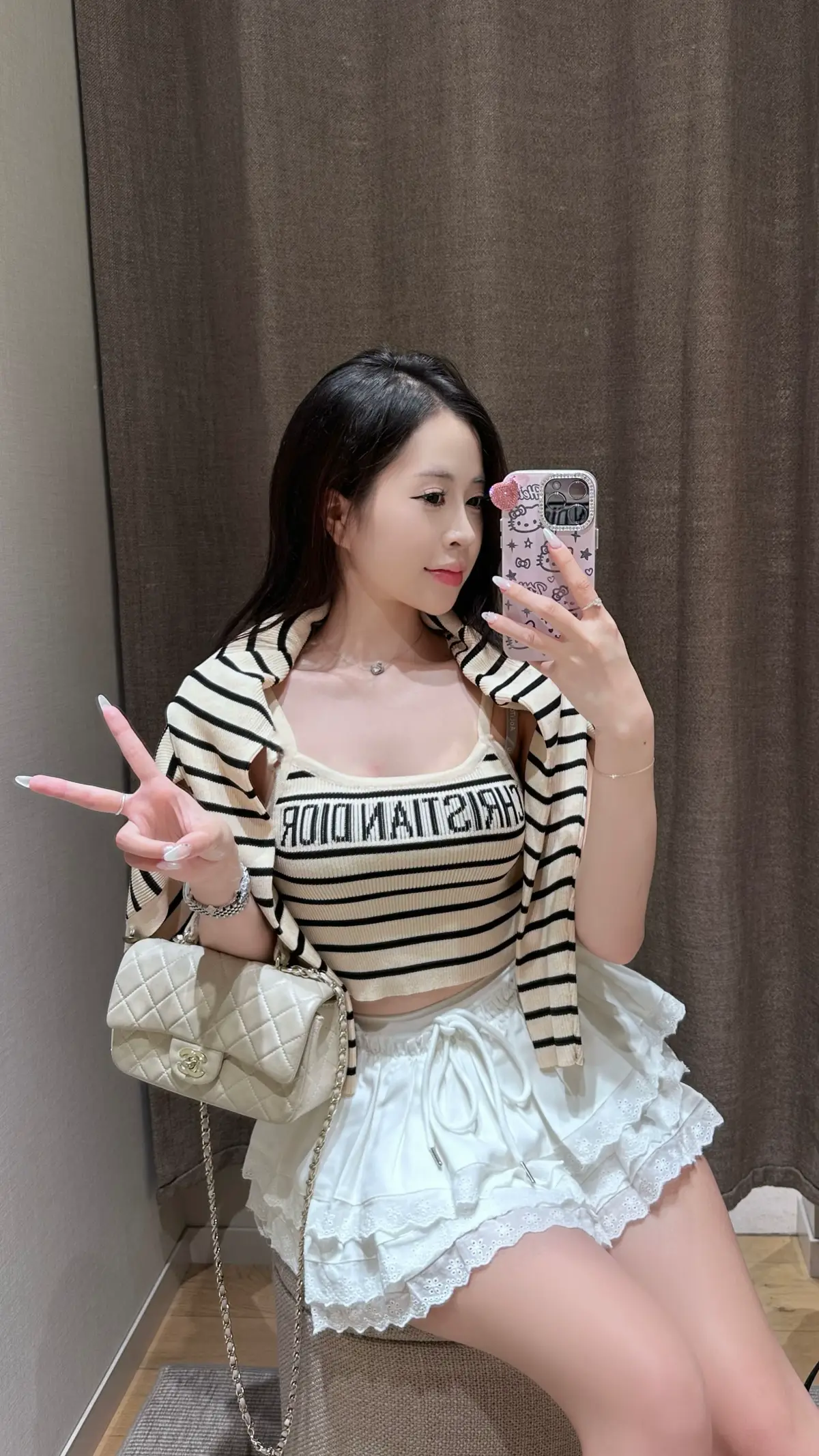 Lòng của em, em còn không lấy được Thì rảnh đâu mà đi lấy lòng người khác 😇