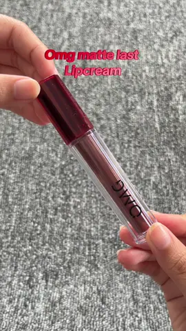 Warna nya cantik banget parah bikin wajah cerah 😭🫶🏻 #lipcreamomg #omg #ombrelip #lipcrem #fyppppppppppppppppppppppp 