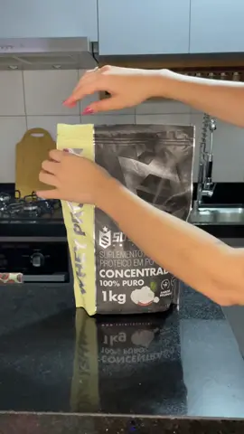 💪🔥 Ganho de massa e recuperação muscular com qualidade! O Whey Protein Concentrado 1kg – 100% Importado Soldiers Nutrition é a escolha certa pra quem busca resultado de verdade no treino 🚀 👉 Proteína de alto valor biológico 👉 Matéria-prima importada 👉 Sabor delicioso e ótima dissolução 👉 1kg com excelente custo-benefício ⚡ Energia, força e recuperação no seu dia a dia! #WheyProtein #SoldiersNutrition #GanhoDeMassa #TreinoPesado #Suplemento